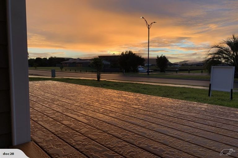 Photo of property in 8 Waitemata Drive, One Tree Point, 0118