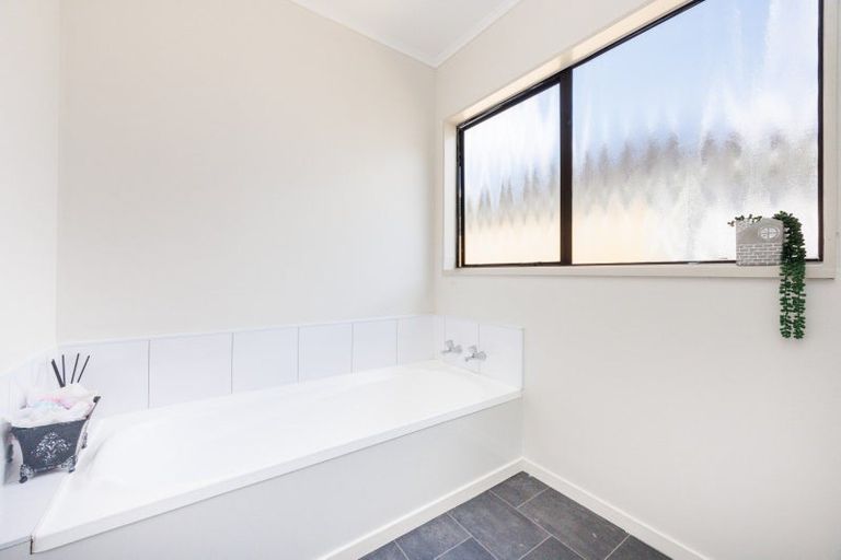 Photo of property in 4 Ngarimu Street, Roslyn, Palmerston North, 4414