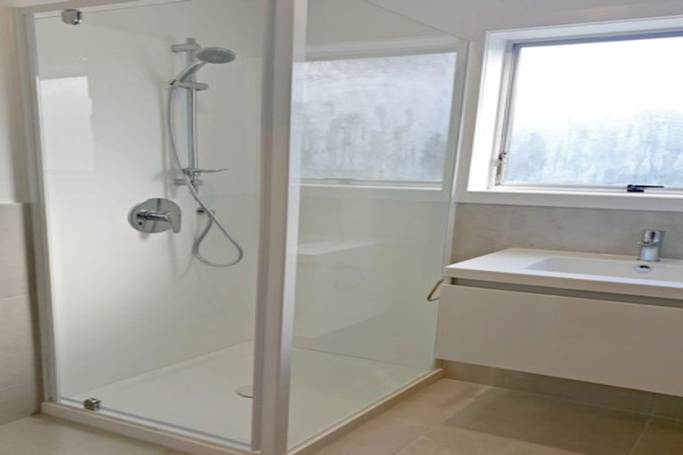 Photo of property in 2/52 Makora Road, Massey, Auckland, 0614