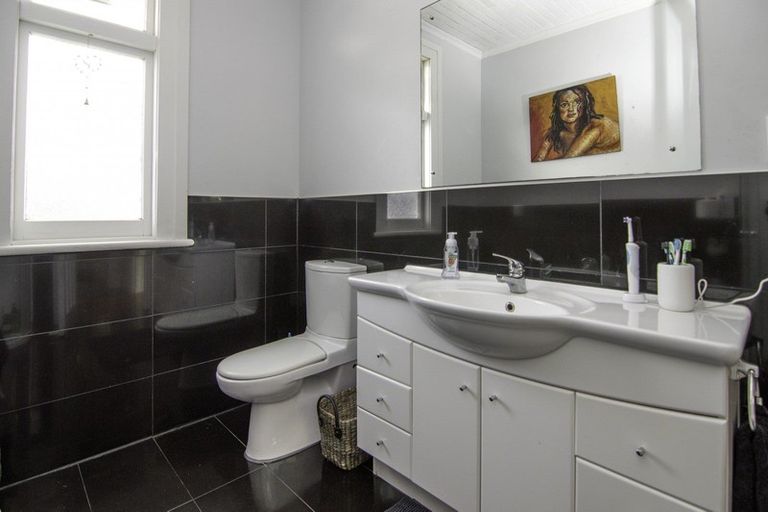 Photo of property in 36 Shamrock Street, Takaro, Palmerston North, 4412
