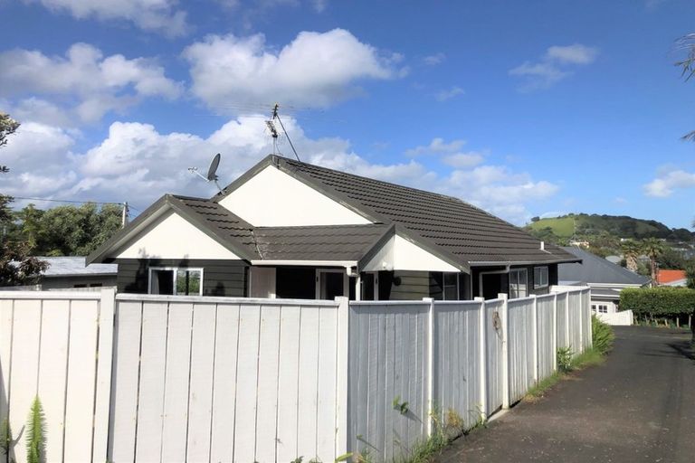 Photo of property in 30b William Bond Street, Stanley Point, Auckland, 0624