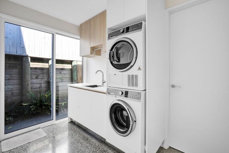 Photo of property in 321b Mangorei Road, Merrilands, New Plymouth, 4312