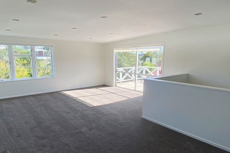Photo of property in 33 Matipo Road, Mairangi Bay, Auckland, 0630