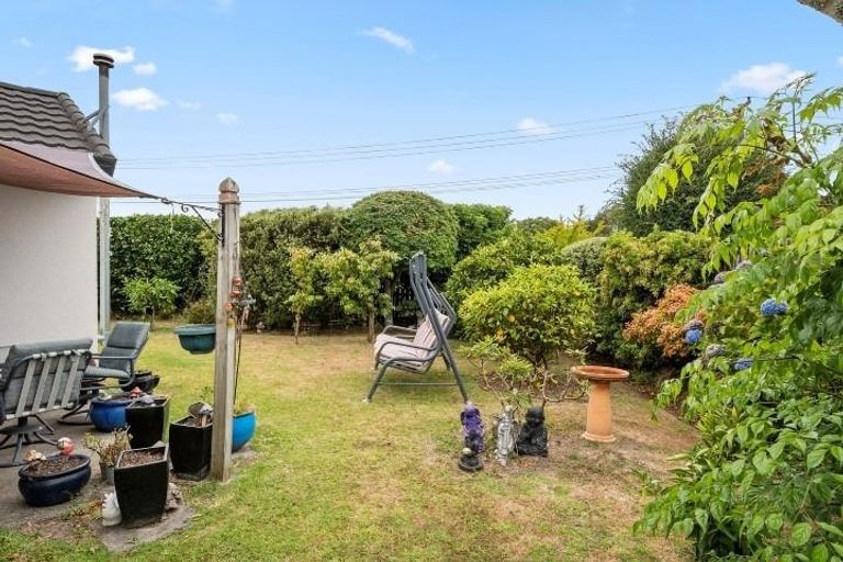Photo of property in 16 Pampas Grove, Welcome Bay, Tauranga, 3112
