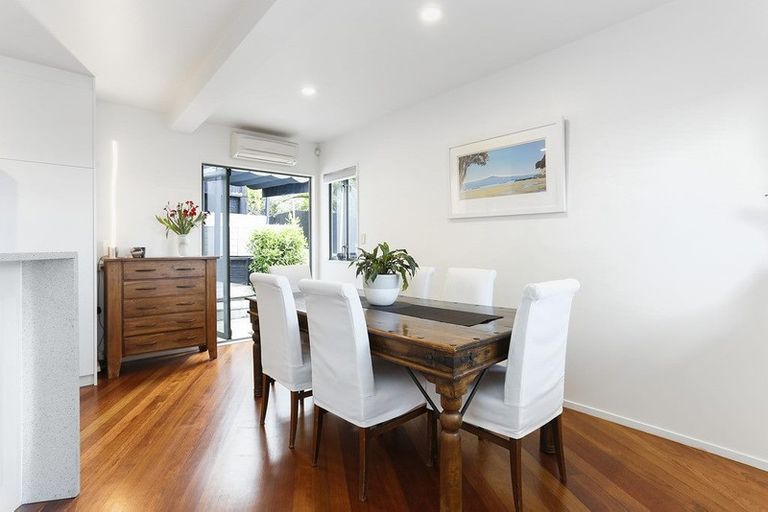 Photo of property in 11 Greenleaf Way, Northcross, Auckland, 0630