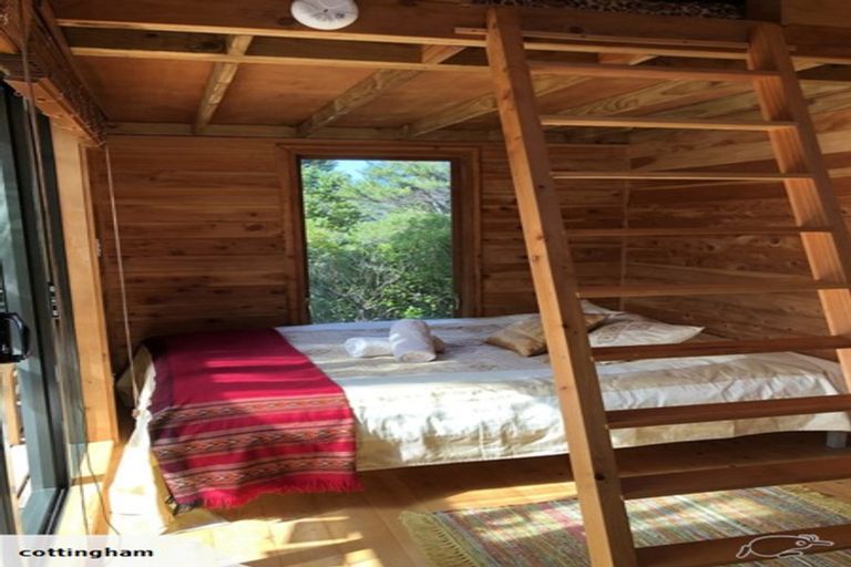 Photo of property in 128 Lone Kauri Road, Karekare, Auckland, 0772