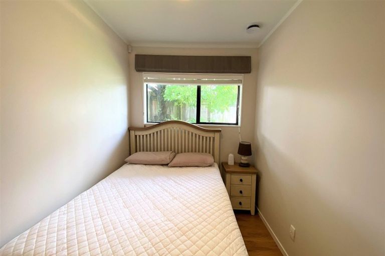 Photo of property in 16 Cherub Place, West Harbour, Auckland, 0618