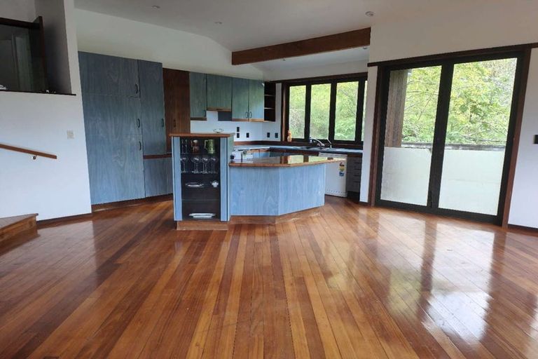 Photo of property in 1008c East Coast Road, Fairview Heights, Auckland, 0630