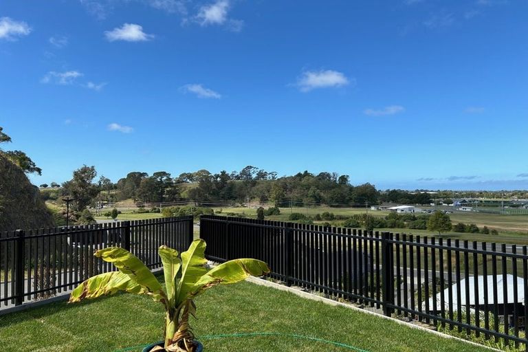 Photo of property in 75 Oak Road, Poraiti, Napier, 4112