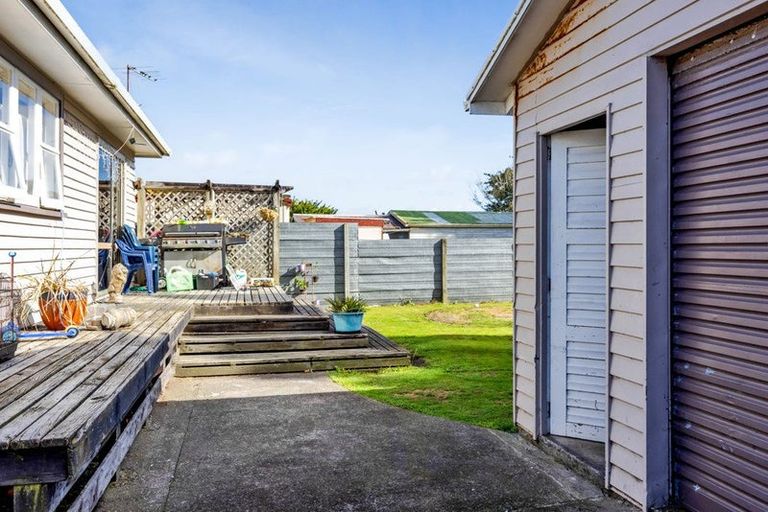 Photo of property in 9 Manawapou Road, Hawera, 4610