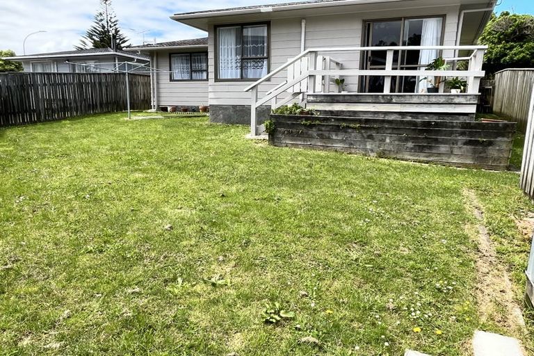Photo of property in 201a Newlands Road, Newlands, Wellington, 6037