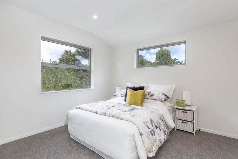Photo of property in 17 Normanton Street, Glenfield, Auckland, 0629