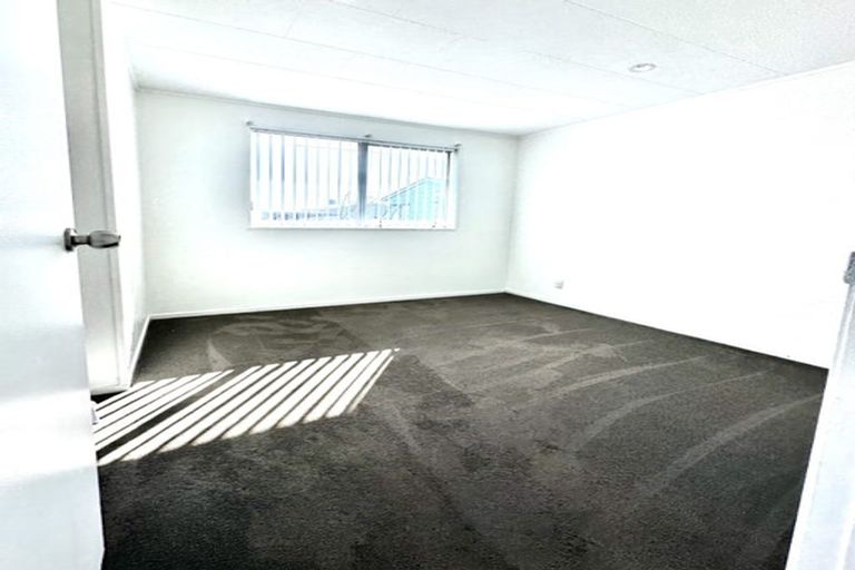 Photo of property in 2/18 Kennington Drive, Clendon Park, Auckland, 2103