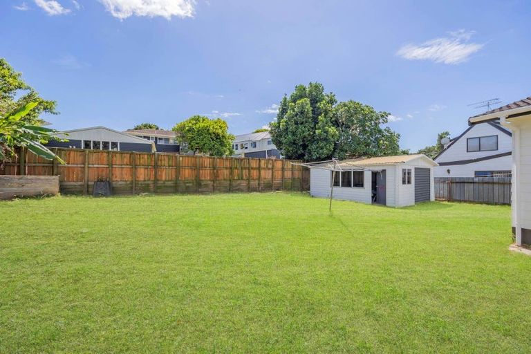 Photo of property in 12 Slim Place, Clendon Park, Auckland, 2103