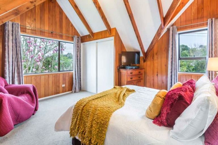 Photo of property in 1 Gails Drive, Okura, Auckland, 0792