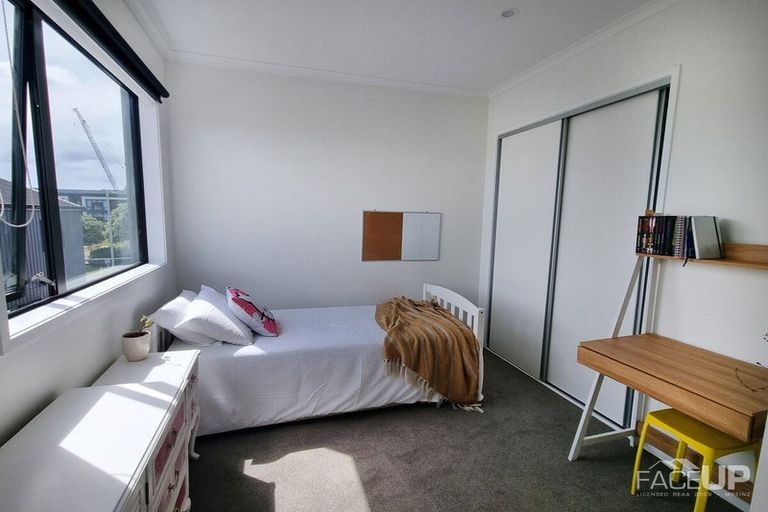 Photo of property in 32/1 Scott Road, Hobsonville, Auckland, 0616