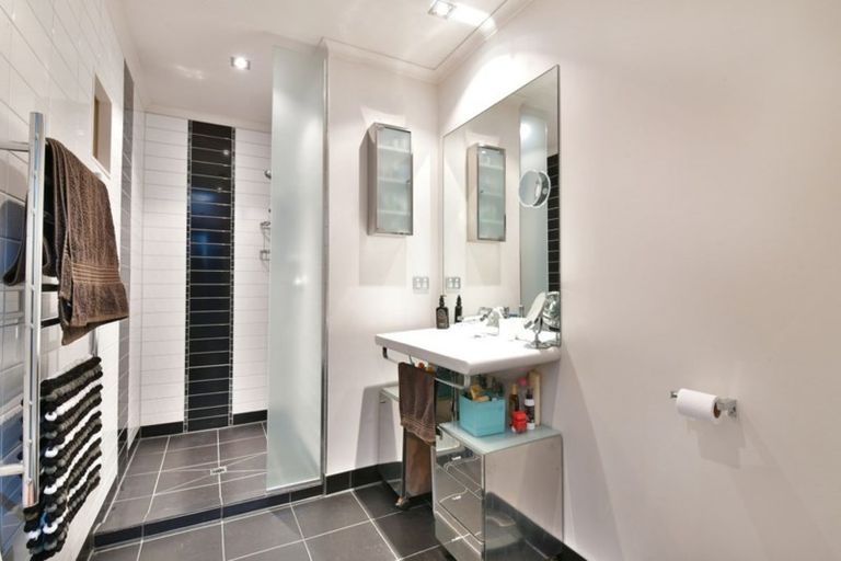 Photo of property in 2/126 Whangaparaoa Road, Red Beach, 0932