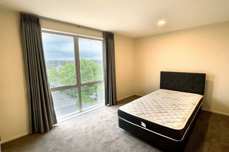 Photo of property in 26 Stephen Avenue, Henderson, Auckland, 0610