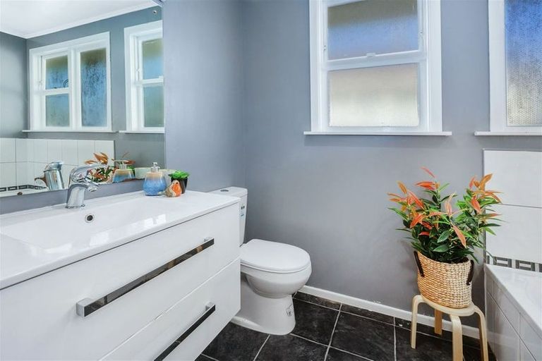 Photo of property in 11 D'urville Street, Cannons Creek, Porirua, 5024