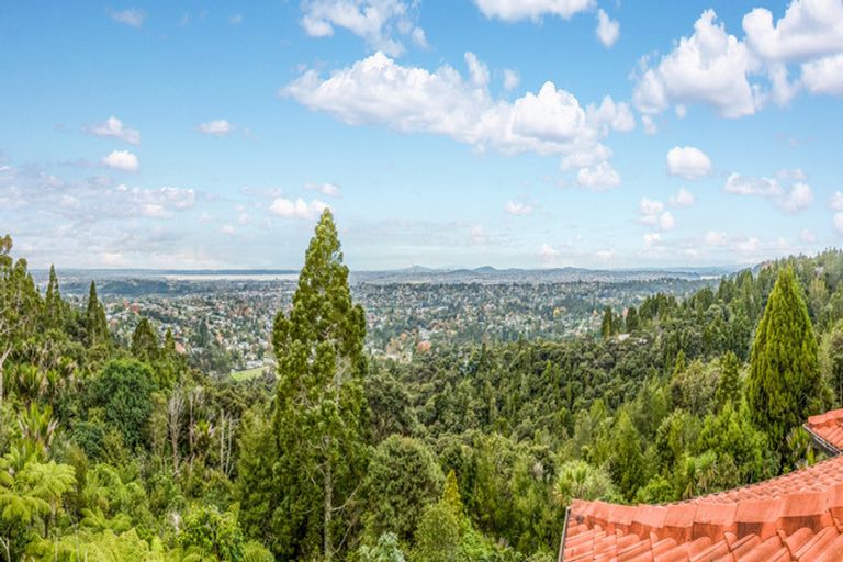 Photo of property in 35 Tawini Road, Titirangi, Auckland, 0604