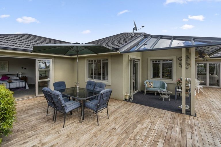 Photo of property in 22 Abby Road, Fitzherbert, Palmerston North, 4410