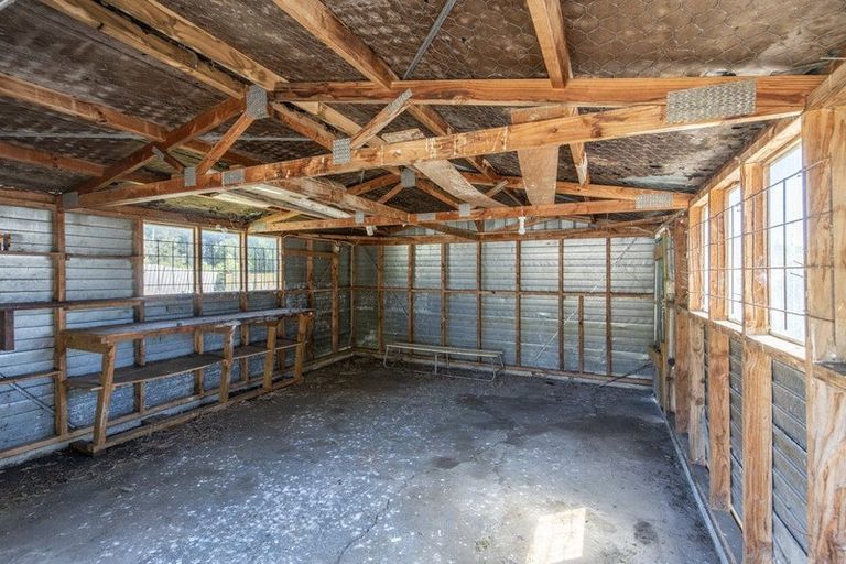 Photo of property in Ex Awariki School, 667 Mangahei Road, Te Uri, Dannevirke, 4973