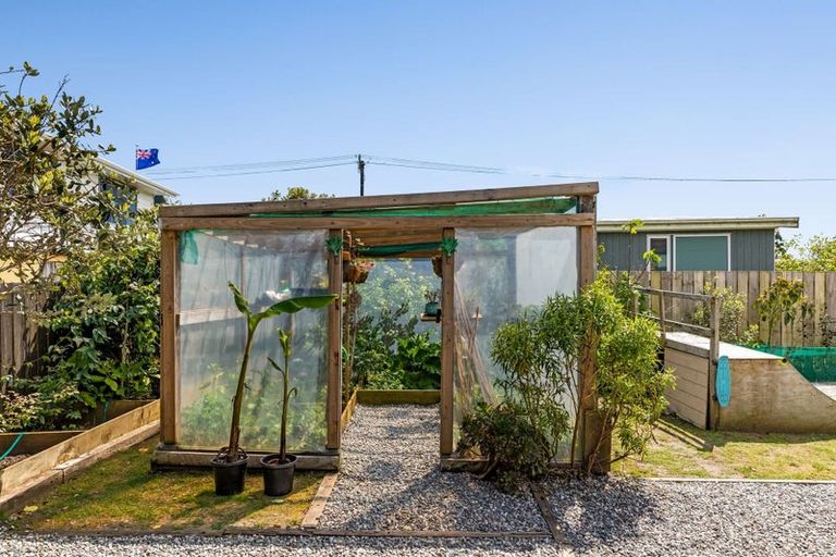 Photo of property in 33 Ngahue Crescent, Carters Beach, Westport, 7825