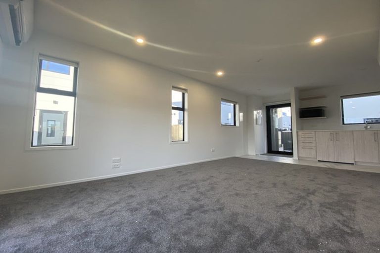 Photo of property in 11/232 Marine Parade, New Brighton, Christchurch, 8061