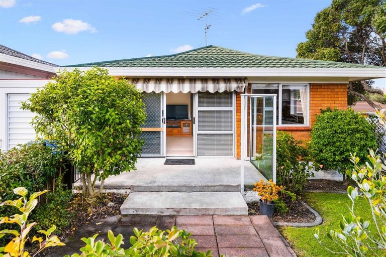 Photo of property in 28 Faith Bullock Place, New Lynn, Auckland, 0600
