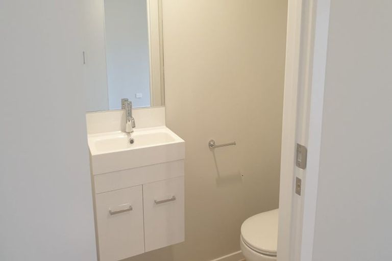 Photo of property in 6/15 Sunhill Road, Sunnyvale, Auckland, 0612