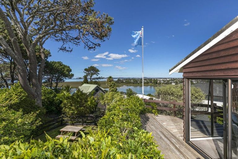 Photo of property in 199 West Harbour Drive, West Harbour, Auckland, 0618