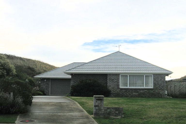 Photo of property in 35 Spackman Crescent, Paraparaumu, 5032