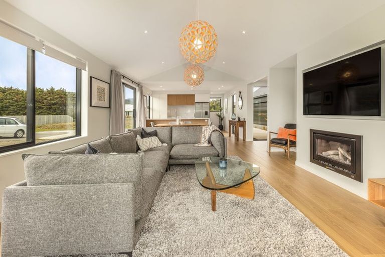 Photo of property in 35 Titoki Road, Waikanae Beach, 5036