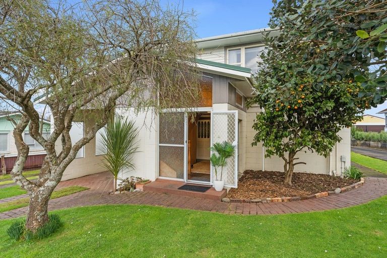 Photo of property in 5 Price Street, Westown, New Plymouth, 4310