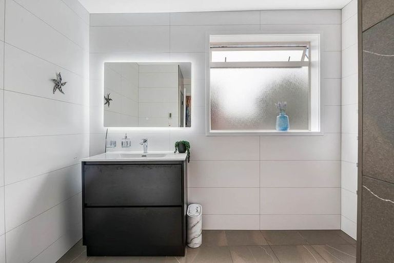 Photo of property in 37 Killarney Avenue, Torbay, Auckland, 0630