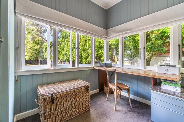 Photo of property in 6 Waterfront Road, Mangere Bridge, Auckland, 2022