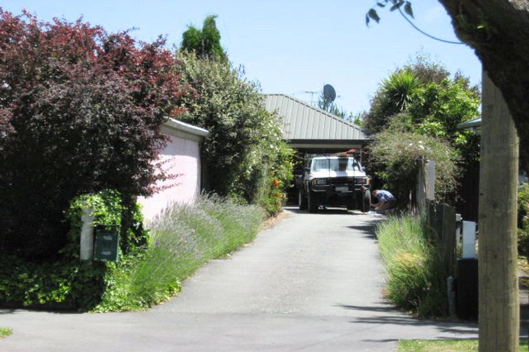 Photo of property in 1/3 Pinehurst Crescent, Russley, Christchurch, 8042