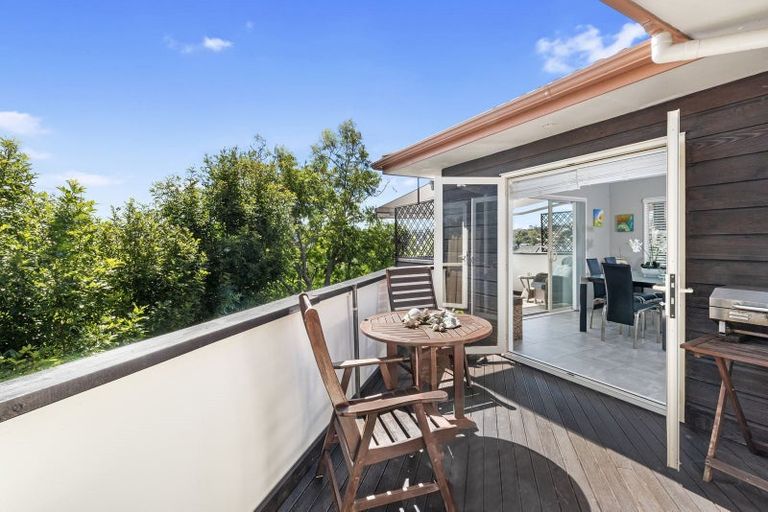 Photo of property in 2/13 Arran Road, Browns Bay, Auckland, 0630