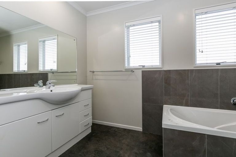 Photo of property in 39 Trigg Crescent, Taradale, Napier, 4112