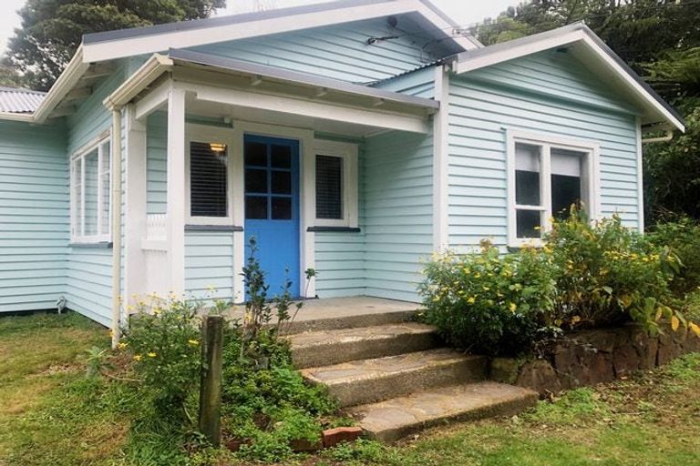 Photo of property in 46 Pekanga Road, Normandale, Lower Hutt, 5010