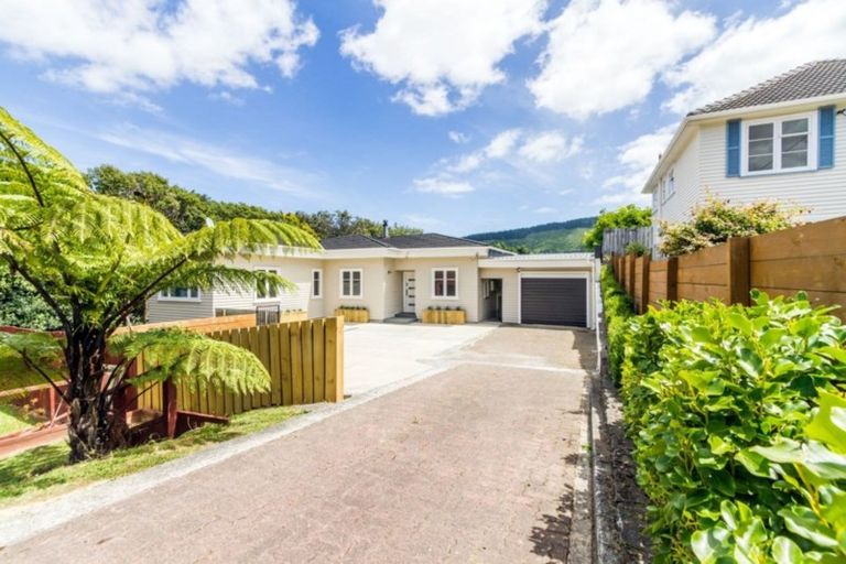 Photo of property in 19 Cecil Road, Tawa, Wellington, 5028