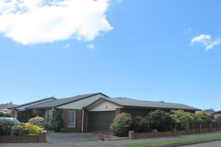 Photo of property in 2 Rolfe Place, Bishopdale, Christchurch, 8053