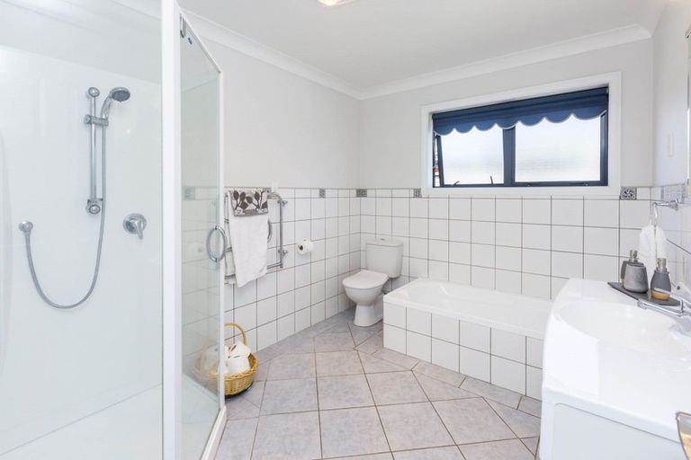 Photo of property in 20 Ormrod Grove, Riverstone Terraces, Upper Hutt, 5018