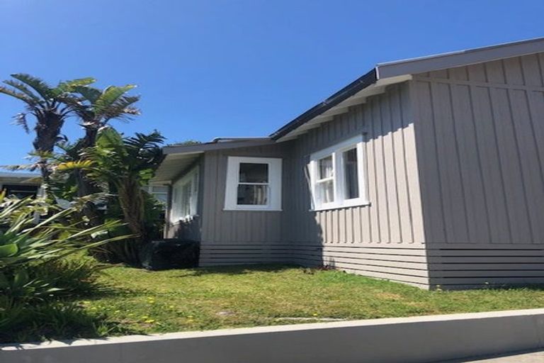 Photo of property in 27 Bournemouth Terrace, Murrays Bay, Auckland, 0630