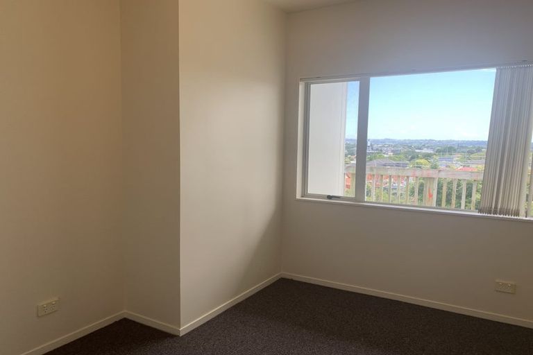 Photo of property in 15/242 Great North Road, Henderson, Auckland, 0612