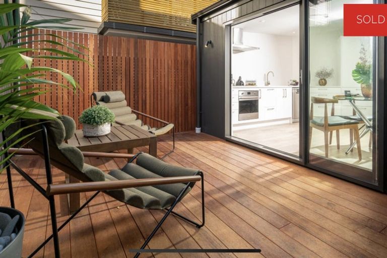 Photo of property in 121d The Parade, Island Bay, Wellington, 6023