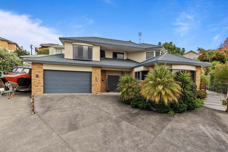 Photo of property in 5 Hanly Close, West Harbour, Auckland, 0618
