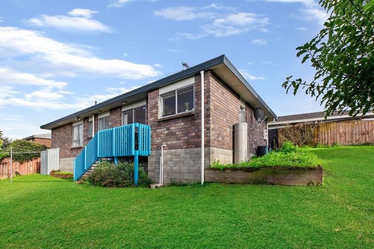 Photo of property in 2/15 Eulogy Place, Randwick Park, Auckland, 2105