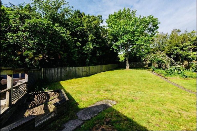 Photo of property in 11 Morgan Place, Tawa, Wellington, 5028