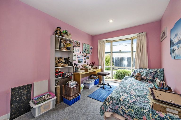 Photo of property in 68 Mauger Drive, Heathcote Valley, Christchurch, 8022